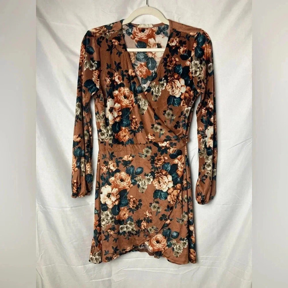 Peach Love California Dresses & Skirts - Peach love California floral long sleeve tie thru dress woman’s medium